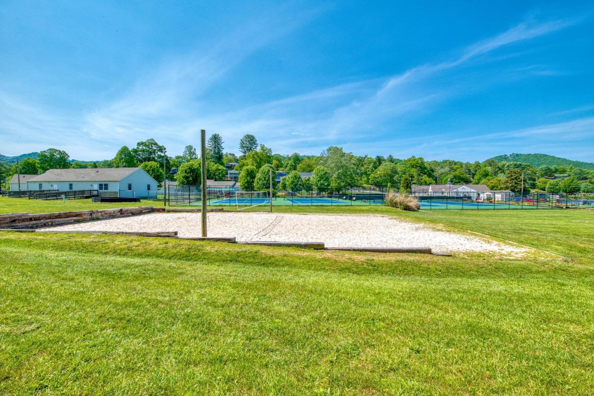 English Roses Lake Junaluska Exterior photo
